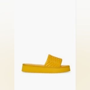 JustFab Pamela Quilted Platform Slide Beach Lounge Travel Yellow Size 6.5